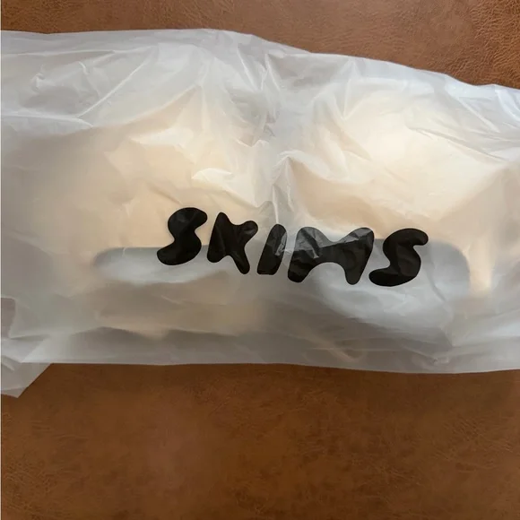 NEW Skims Ultimate Push-Up Underwire Balconette Bra NEW
38B - Picture 6 of 6